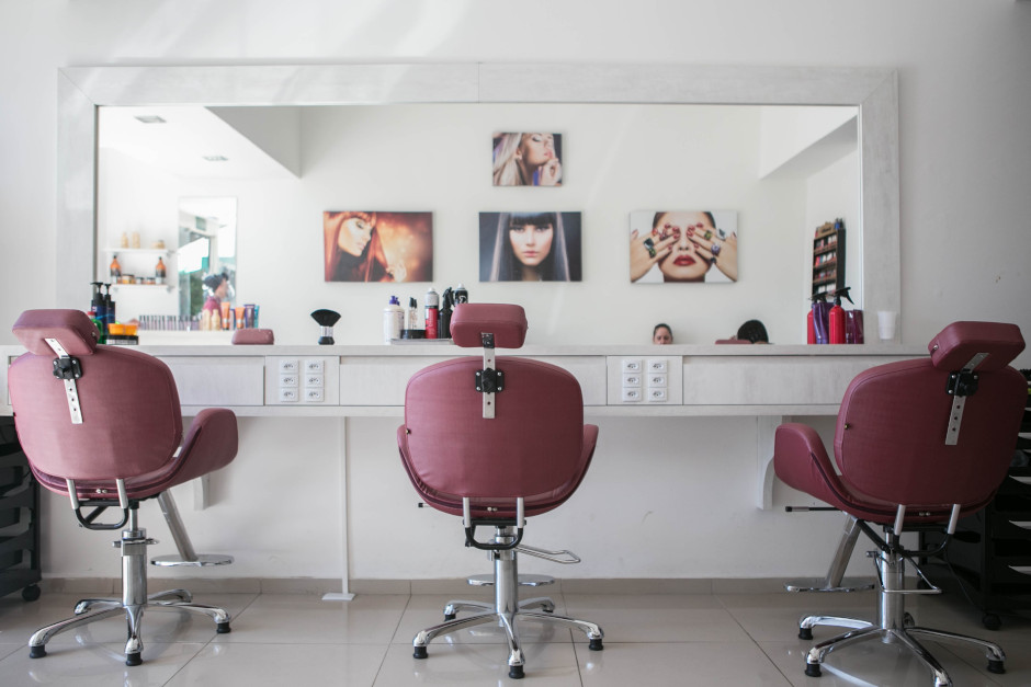 Comment les salons de coiffure bio à Lyon innovent-ils dans les traitements antipelliculaires ?