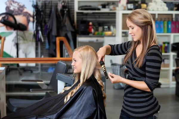 L’importance pour les coiffeurs à Lyon de connaître les réglementations en matière de coiffure